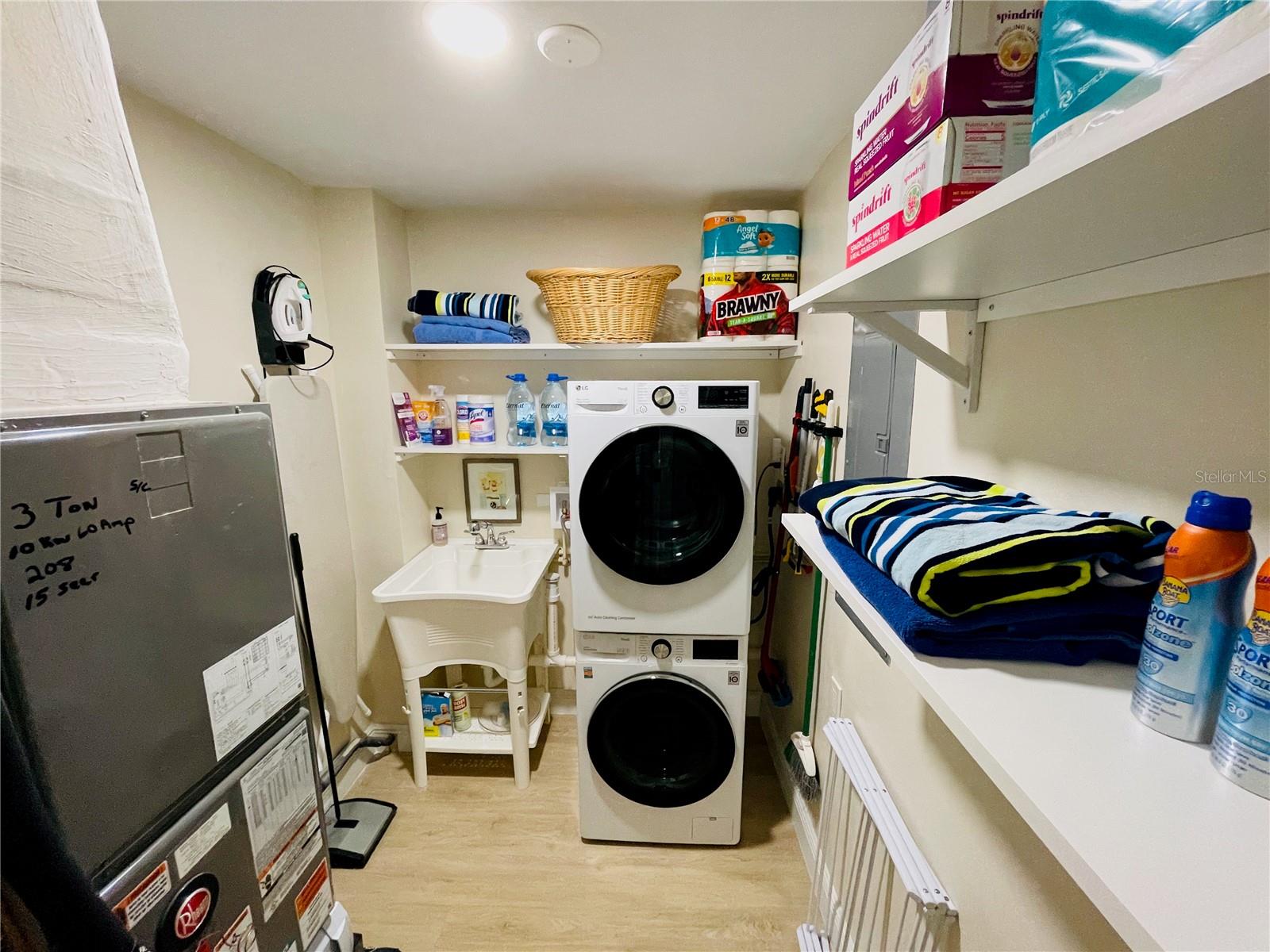 Washer/ Dryer in Unit