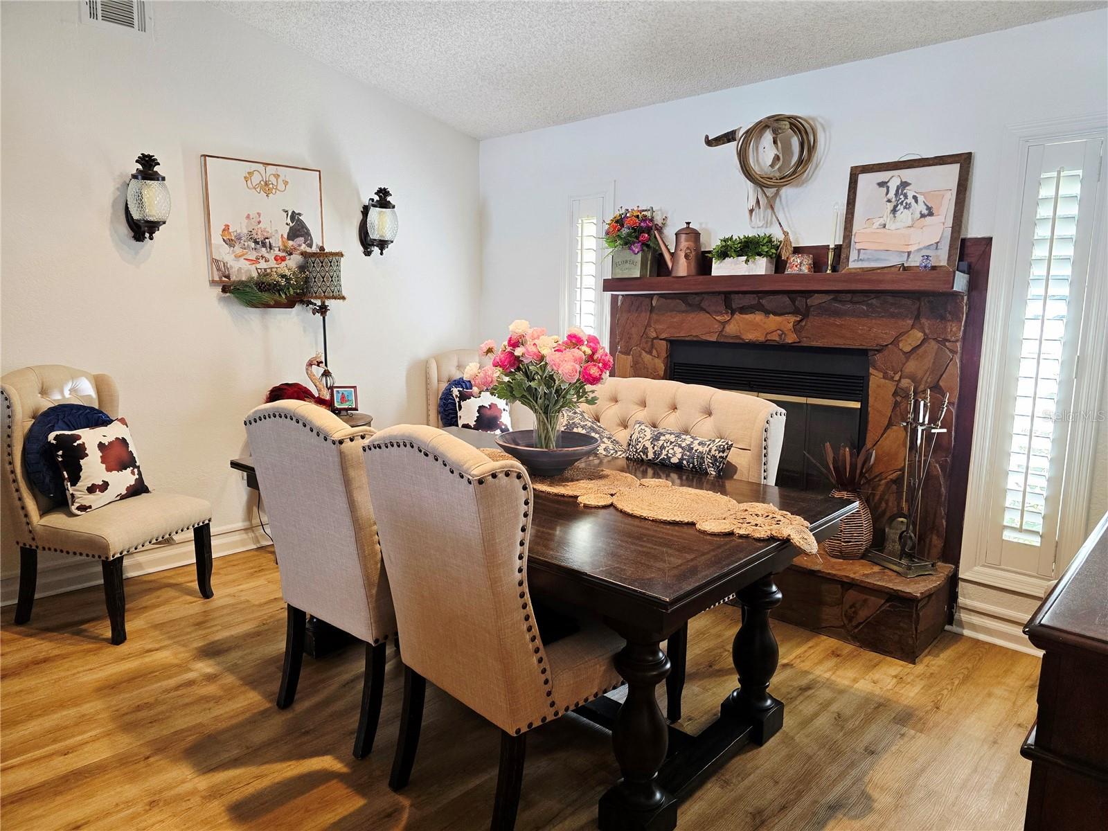 Dining/Living Room Combo w/fireplace