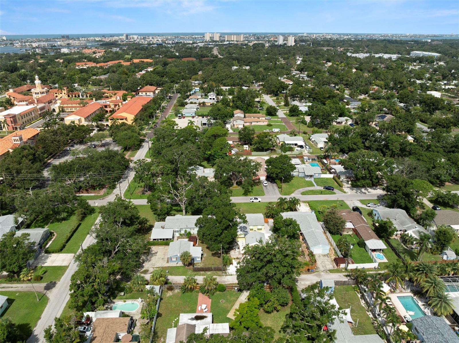 A stone's throw from Stetson College.