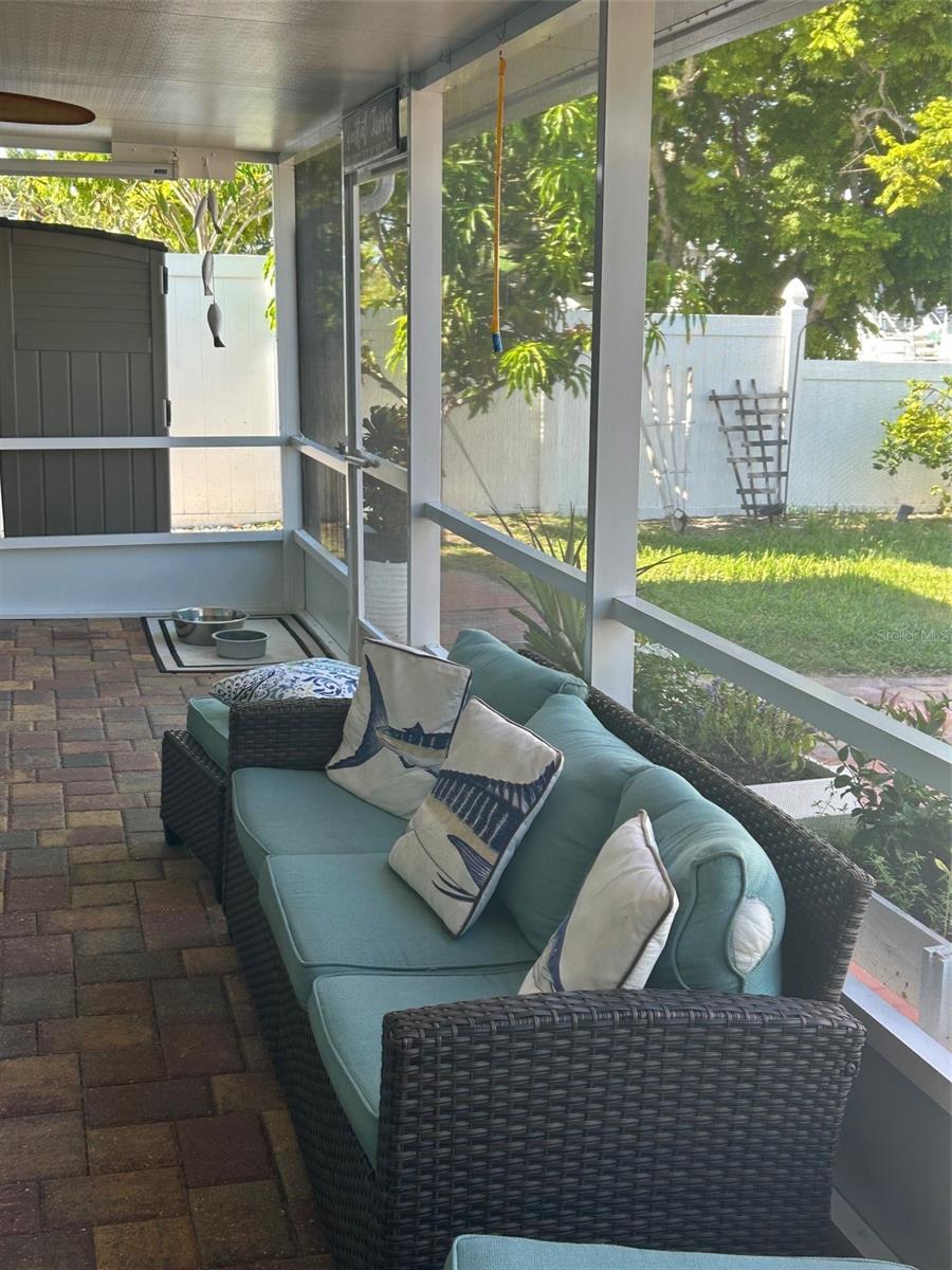 lanai seating