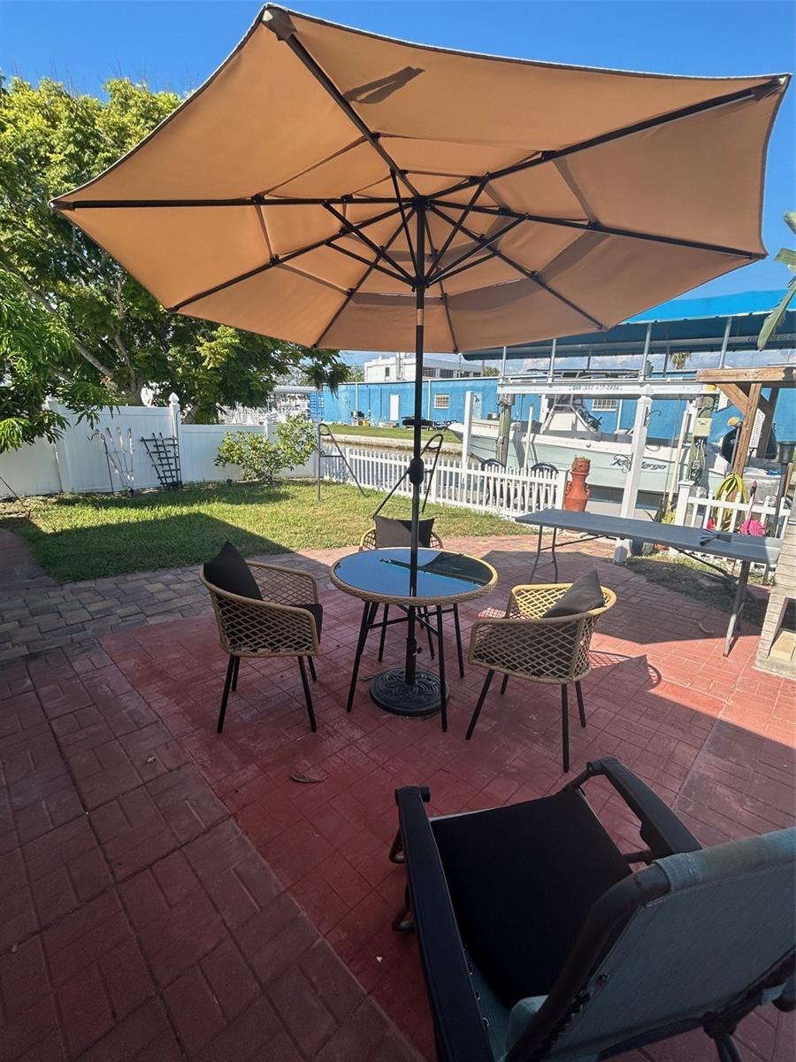 courtyard seating