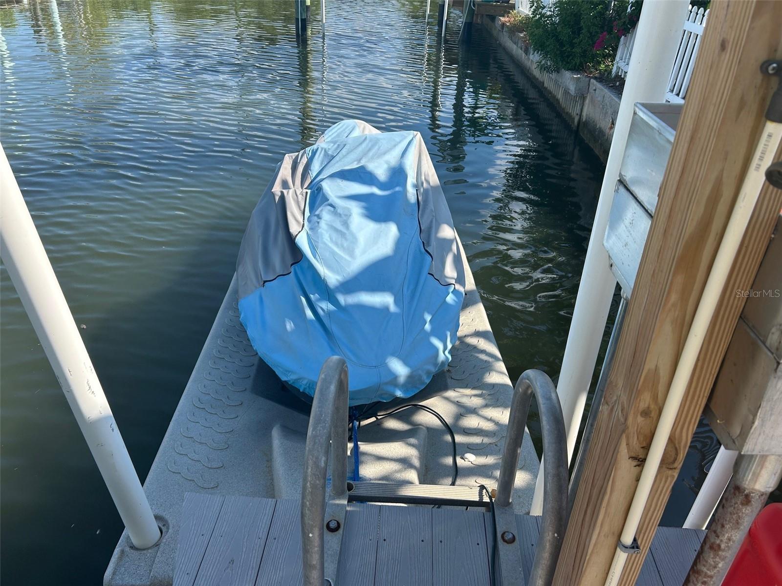 sea do floating drive on dock