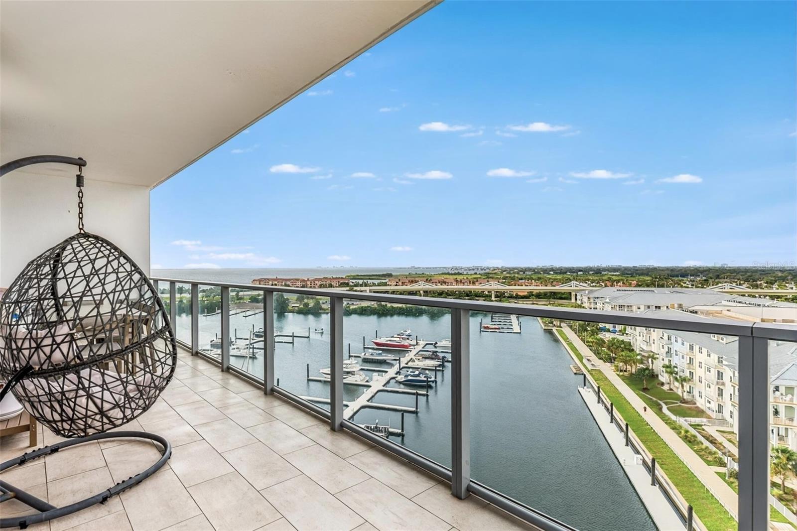Balcony Marina and Bay View