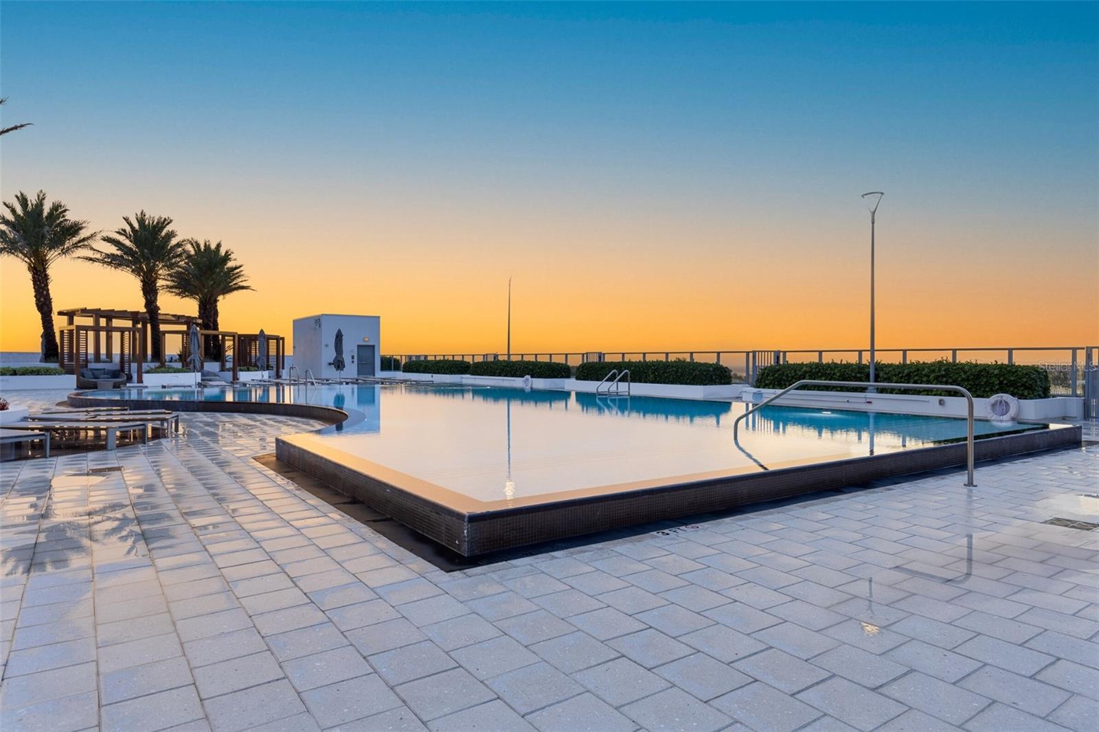 Infinity-Edge Pool