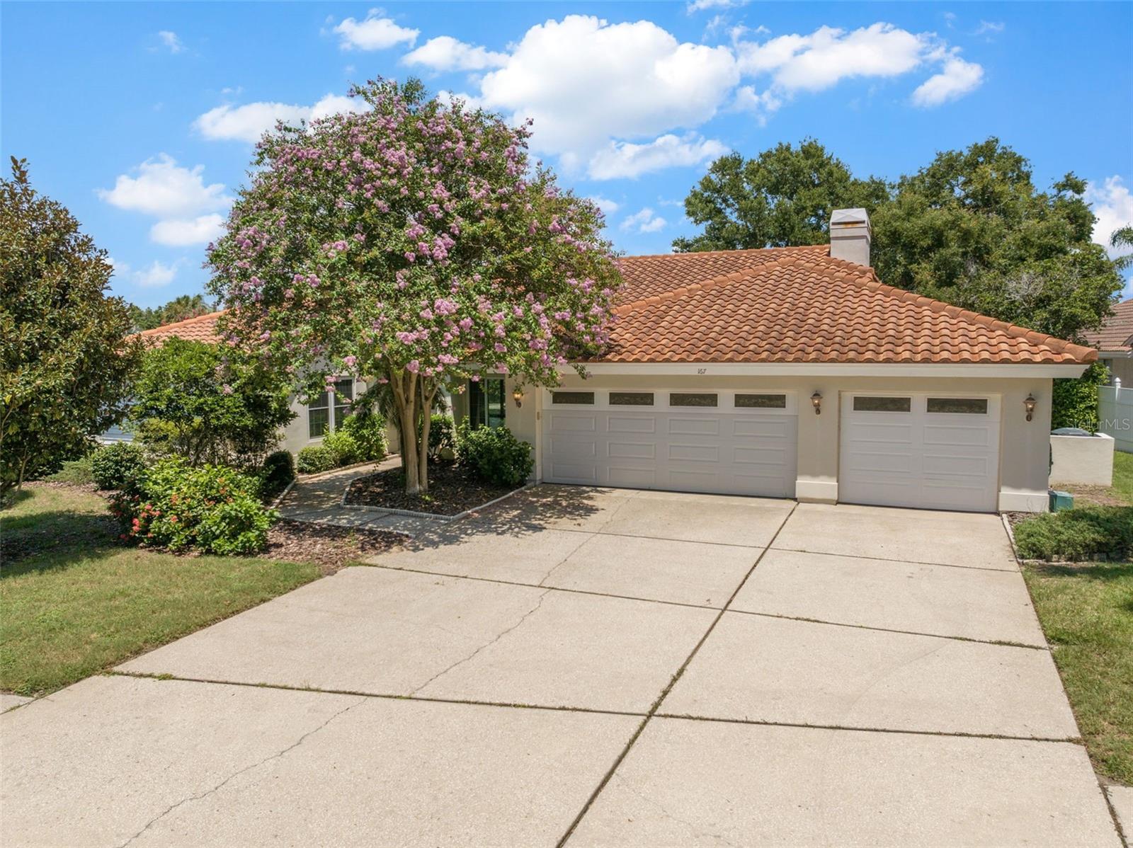 167 Woodcreek Dr W