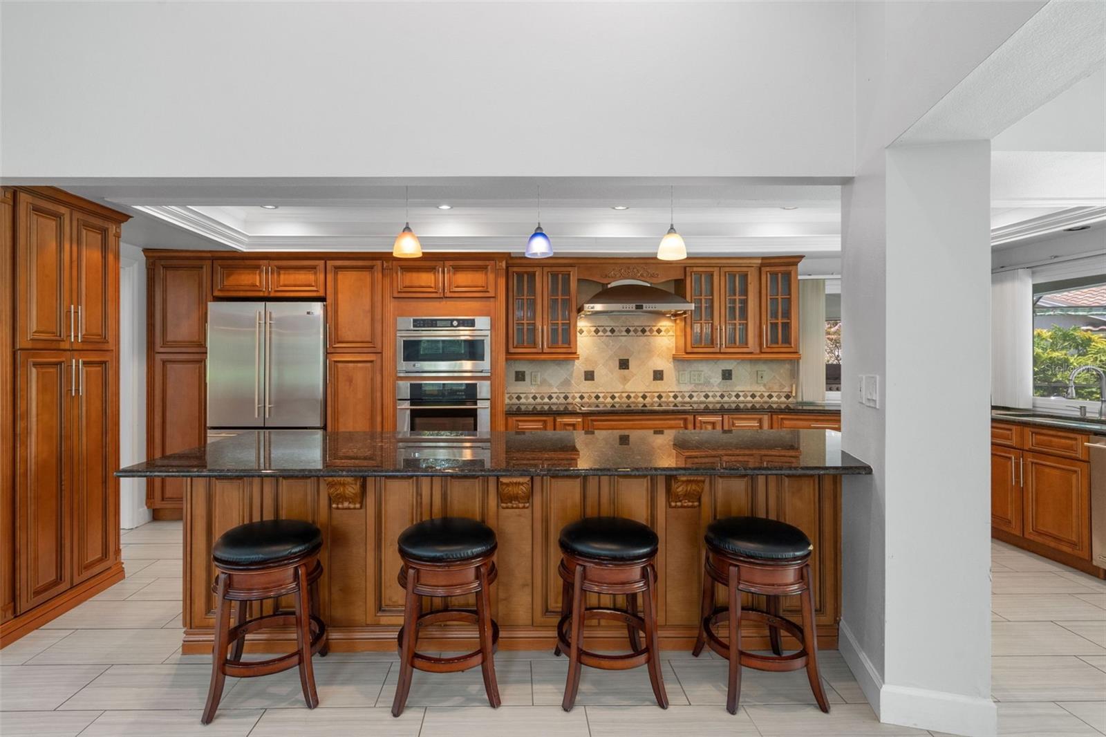 Lots of Cabinets and space in Kitchen!