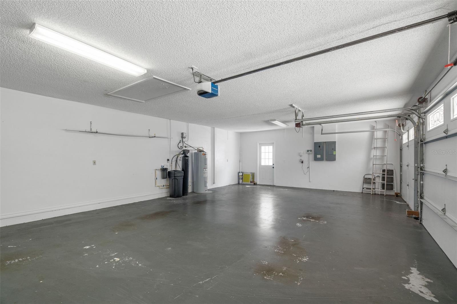 Spacious 3 Car Garage !