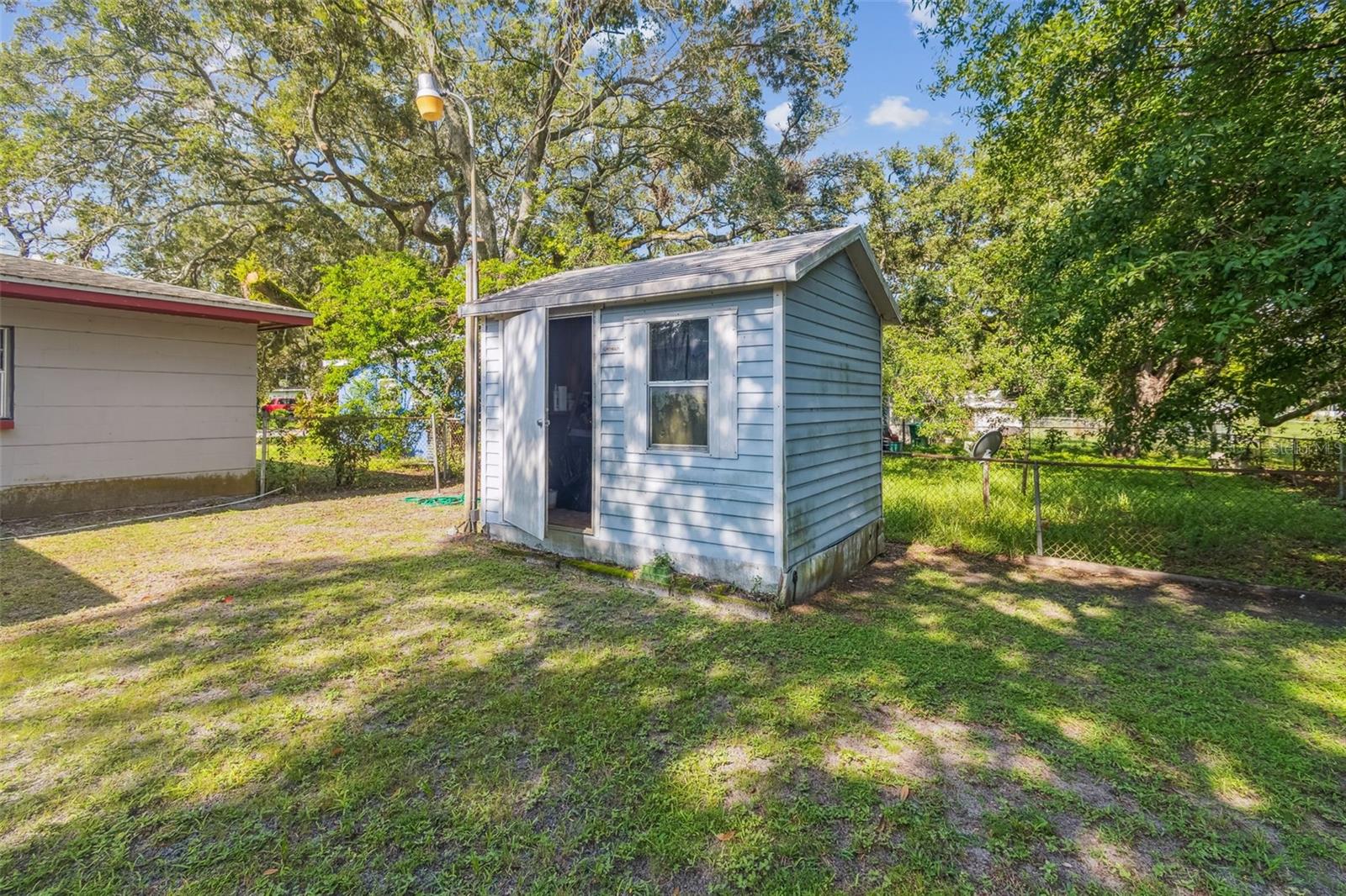Shed with electricity