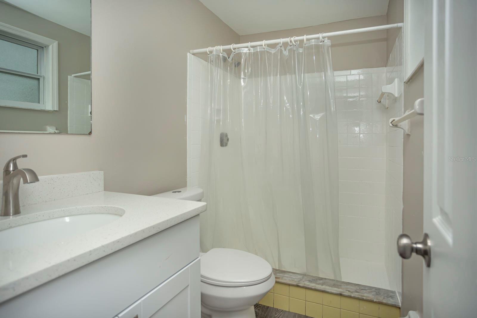 Primary bedroom en-suite