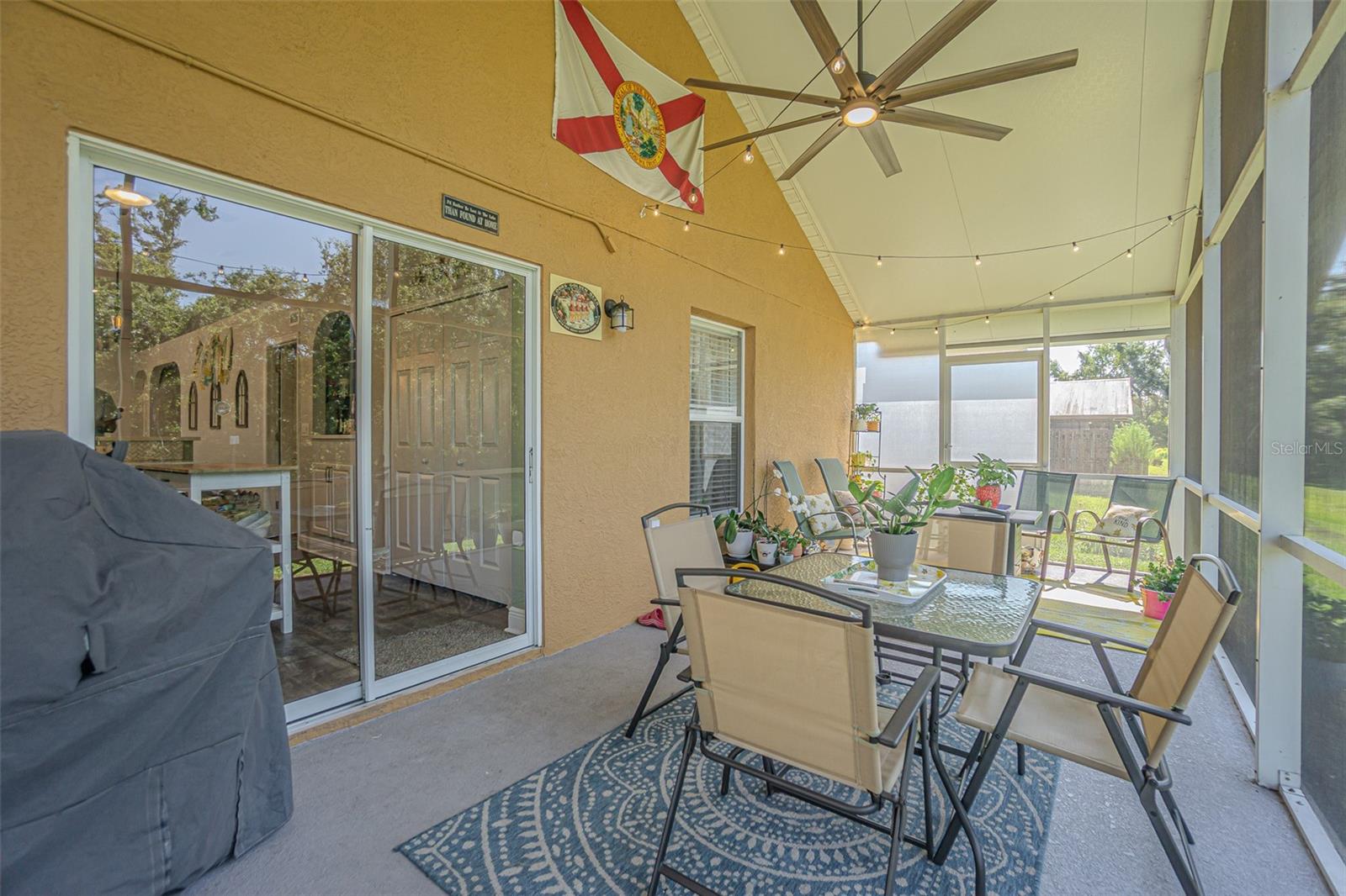 Large covered porch area (insulated panels)