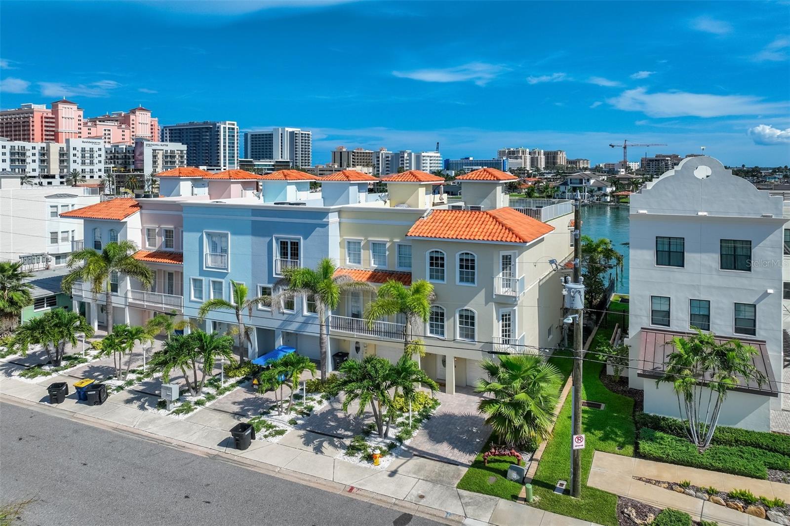 End unit in the heart of Clearwater Beach