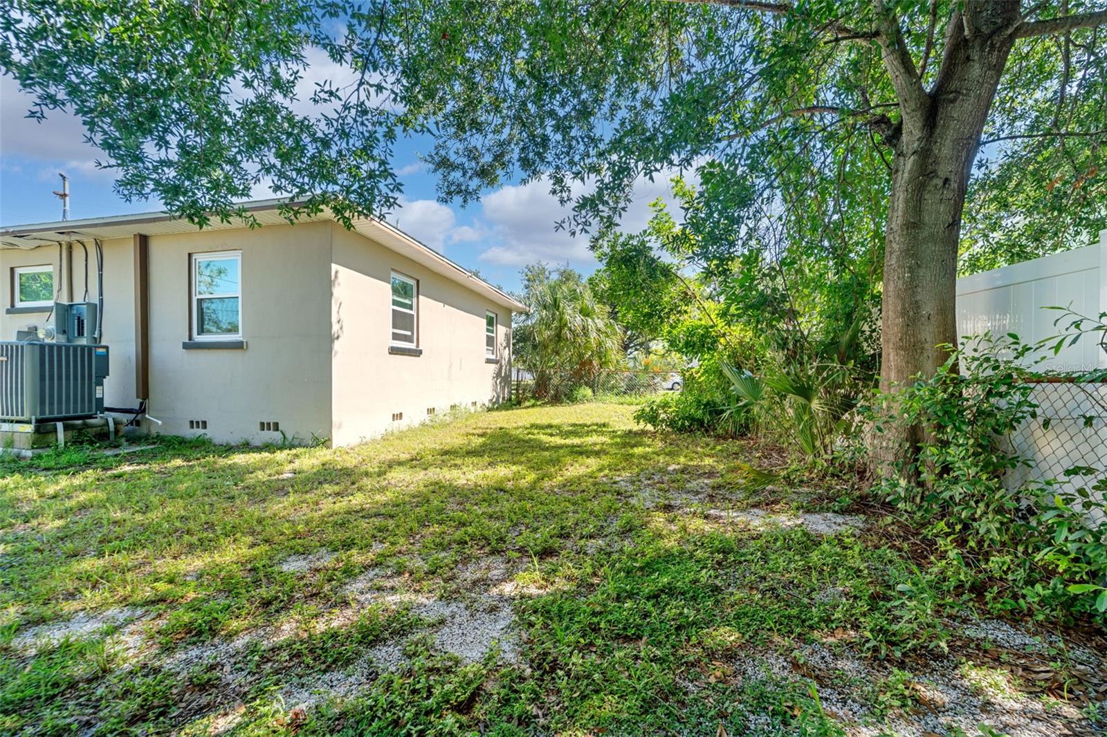 Large side yard