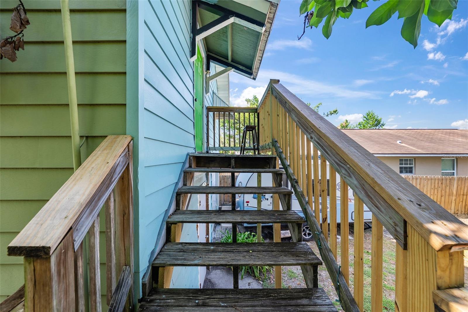Upstairs 1/1 APT.