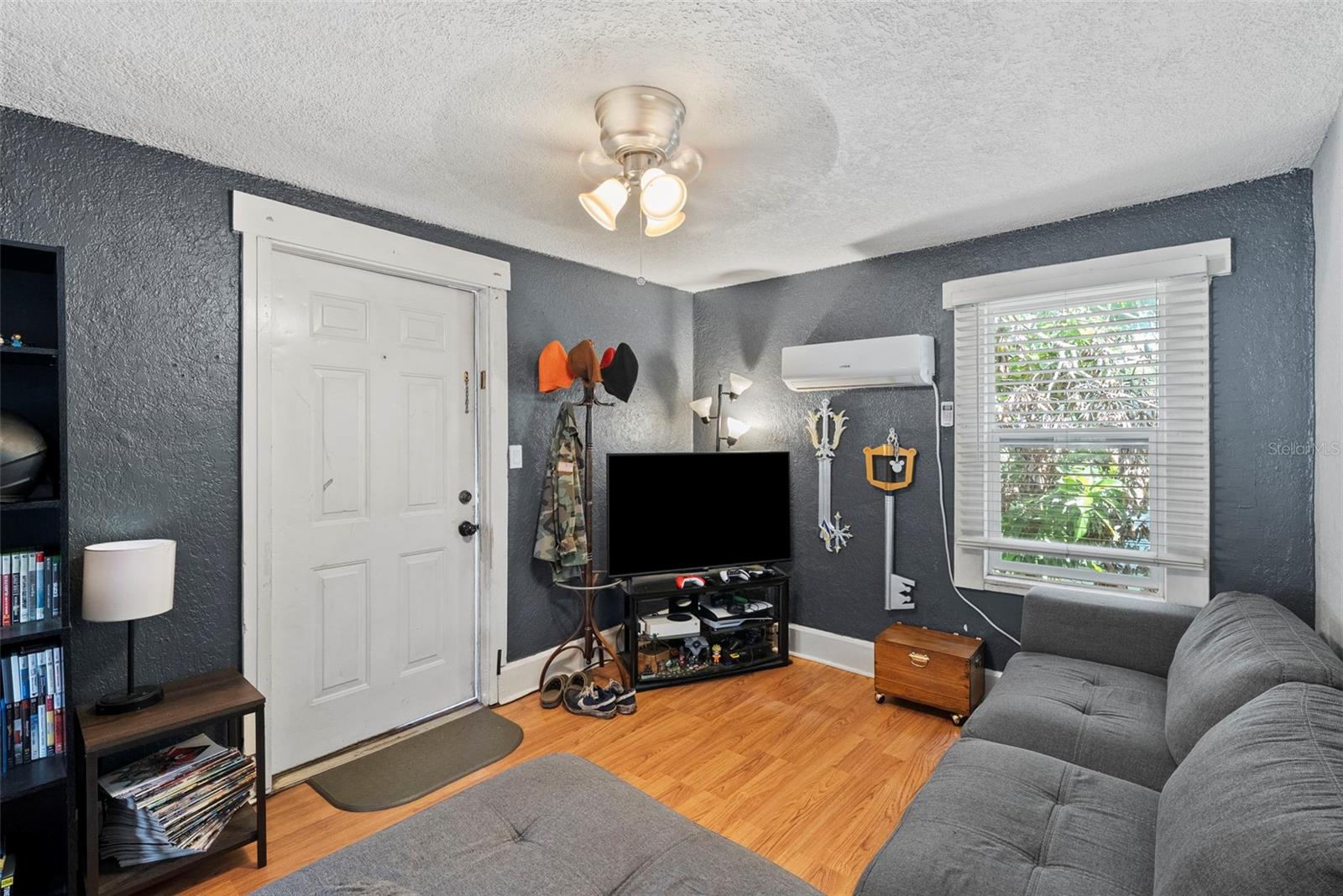 Apt. Livingroom