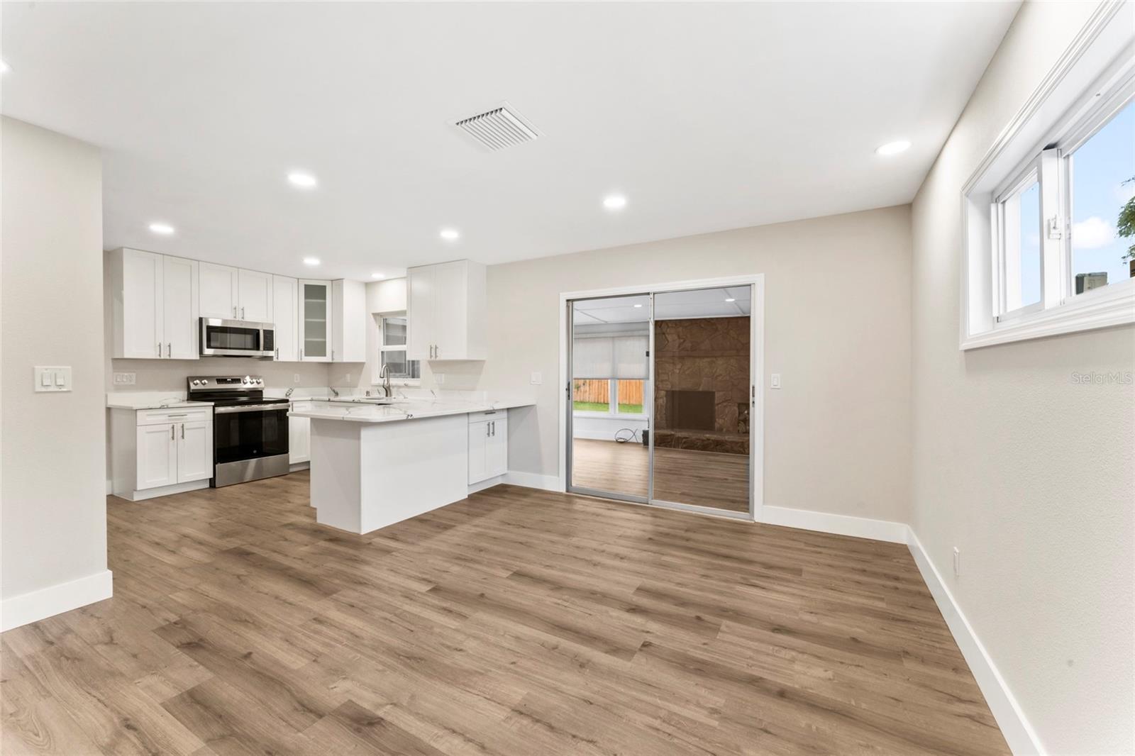 Kitchen with oversize attached island