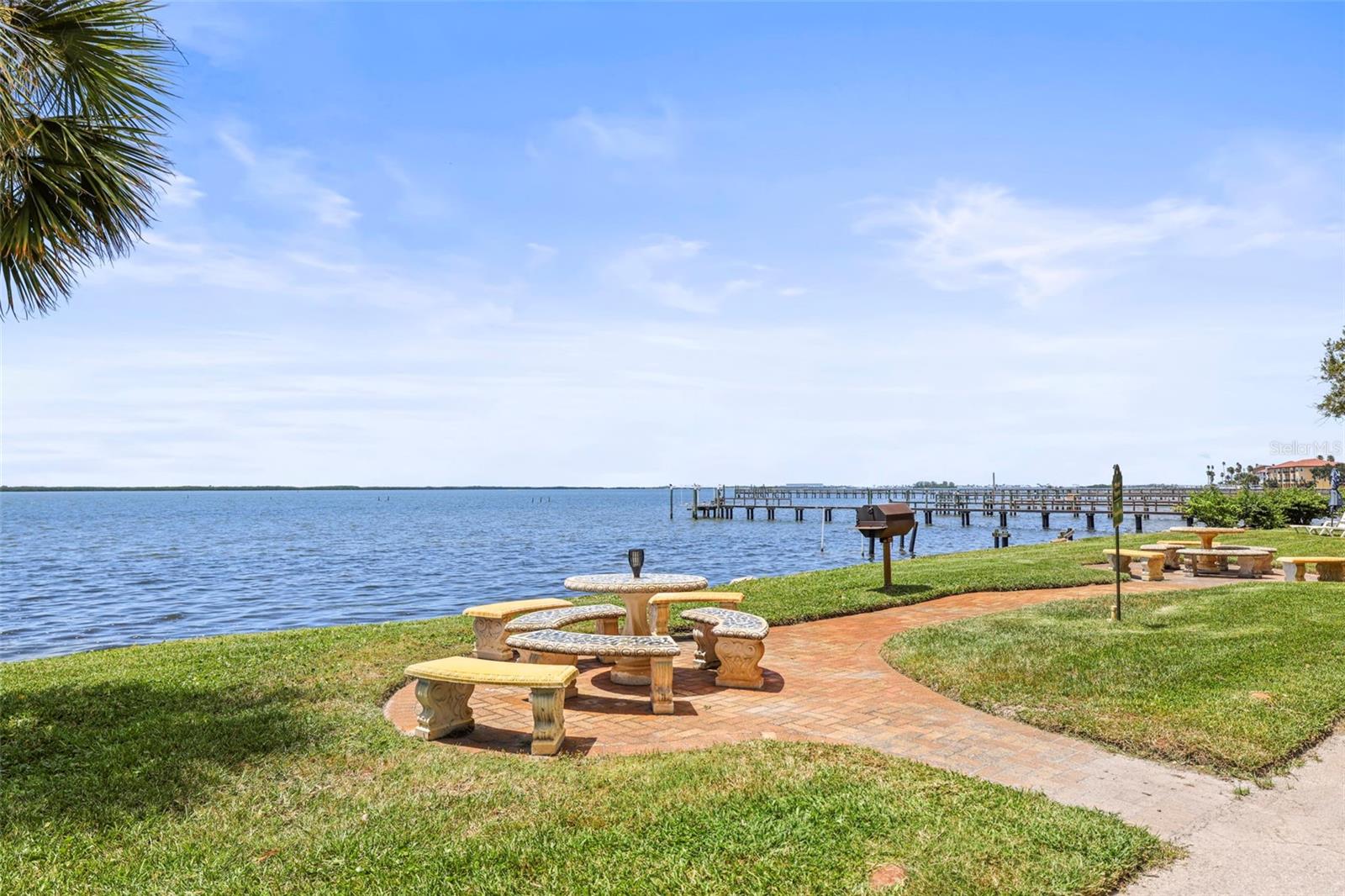 Bar-B-Que & Dock Access