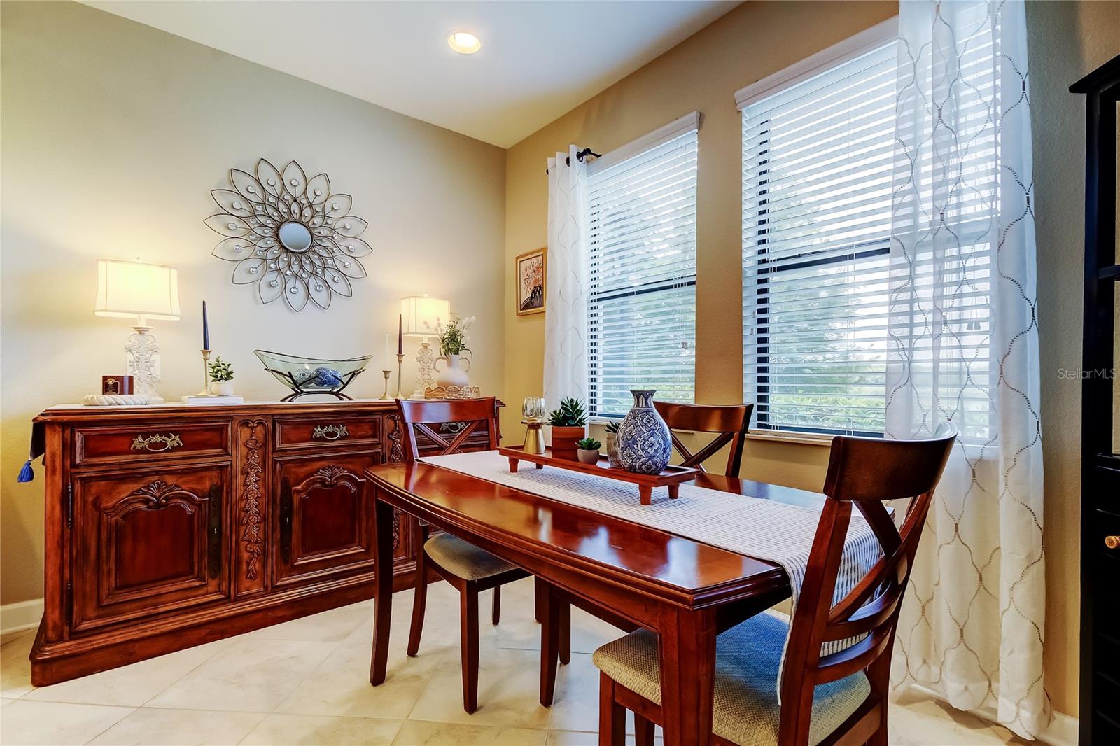 BREAKFAST NOOK