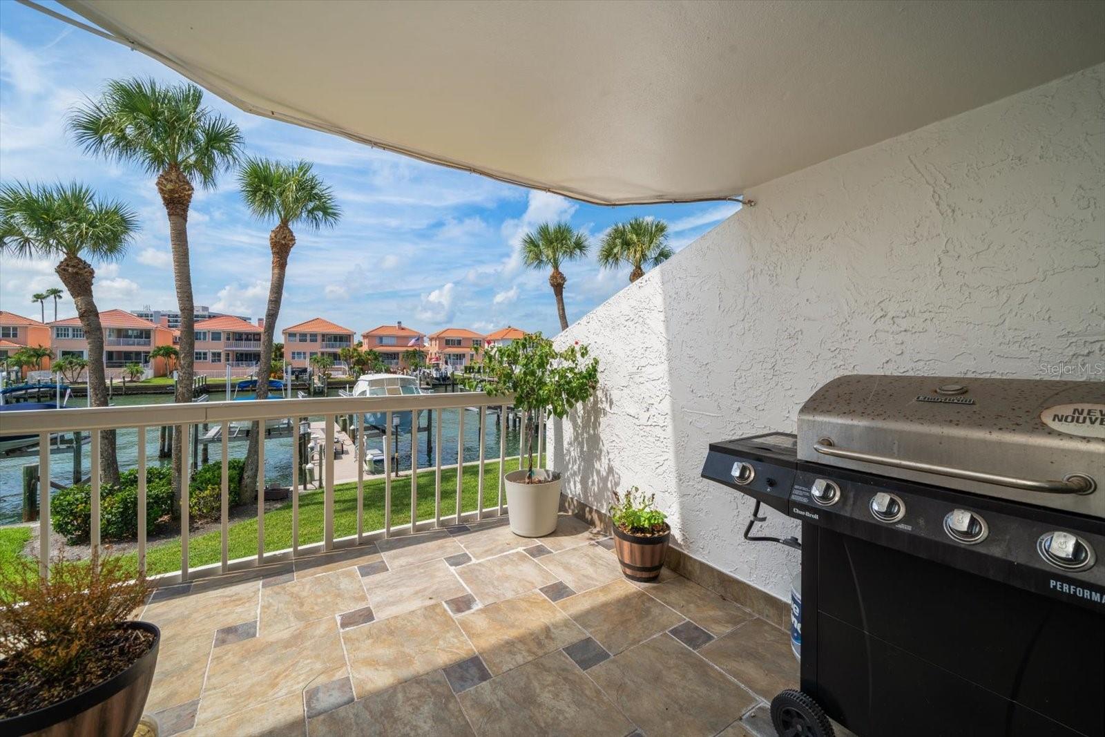 Entertain "alfresco" and appreciate the views!
