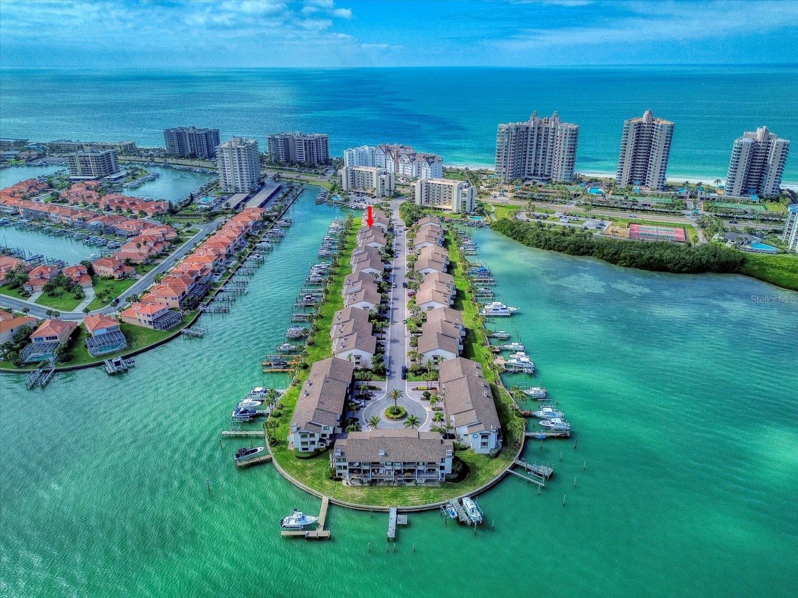 Imagine effortless living in this paradise setting found in Clearwater Beach!