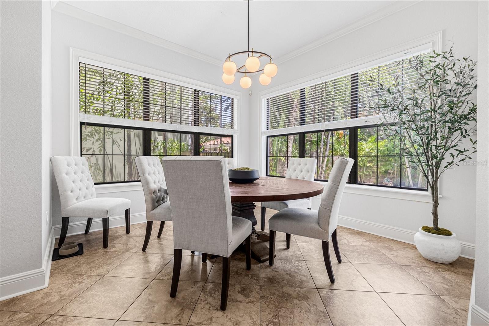 Eating Space Off The Kitchen