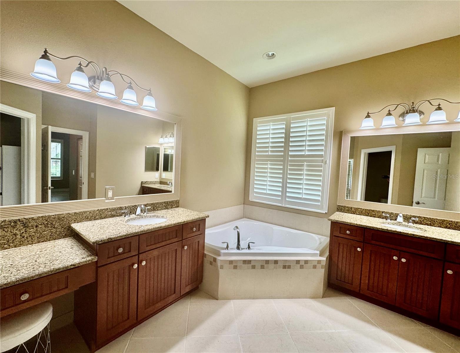 OWNER'S SPACIOUS ENSUITE