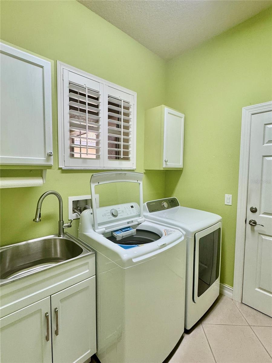 LAUNDRY ROOM WITH STAINLESS SINK & STORAGE