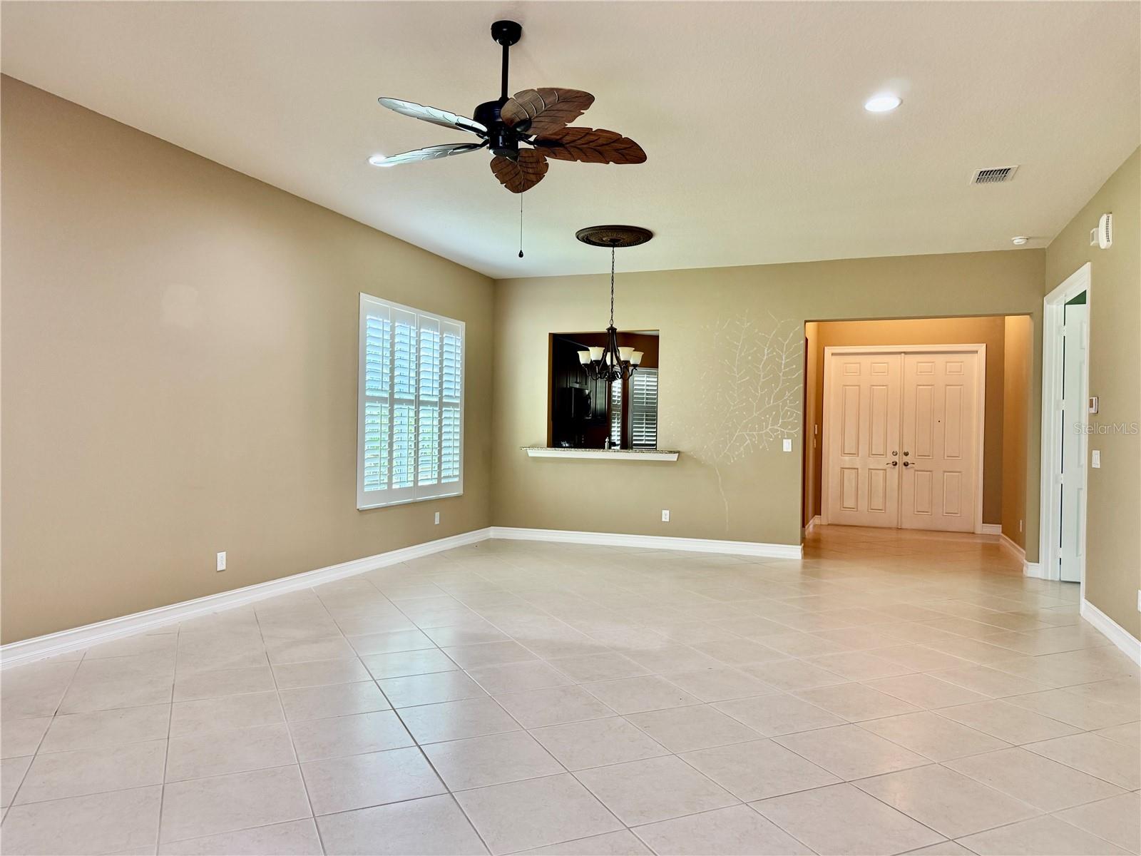 LIVING SPACE FROM BACK TO FRONT