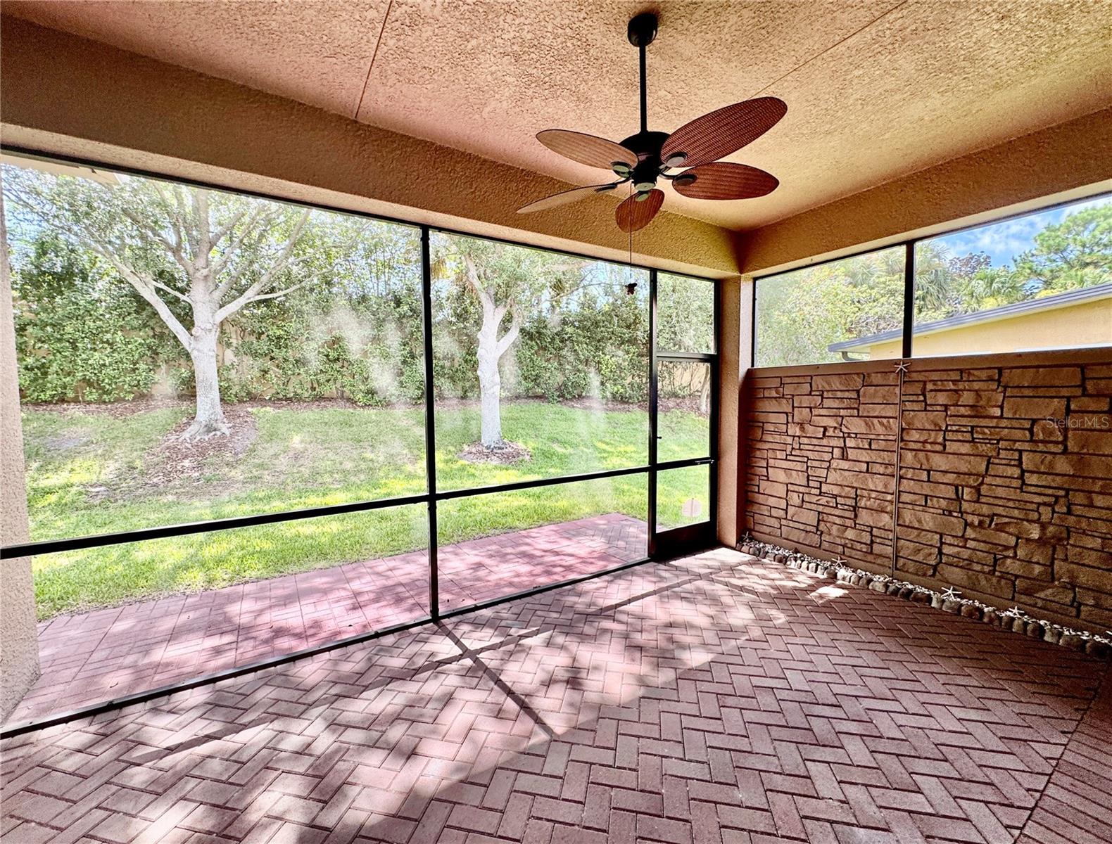 SPACIOUS LANAI