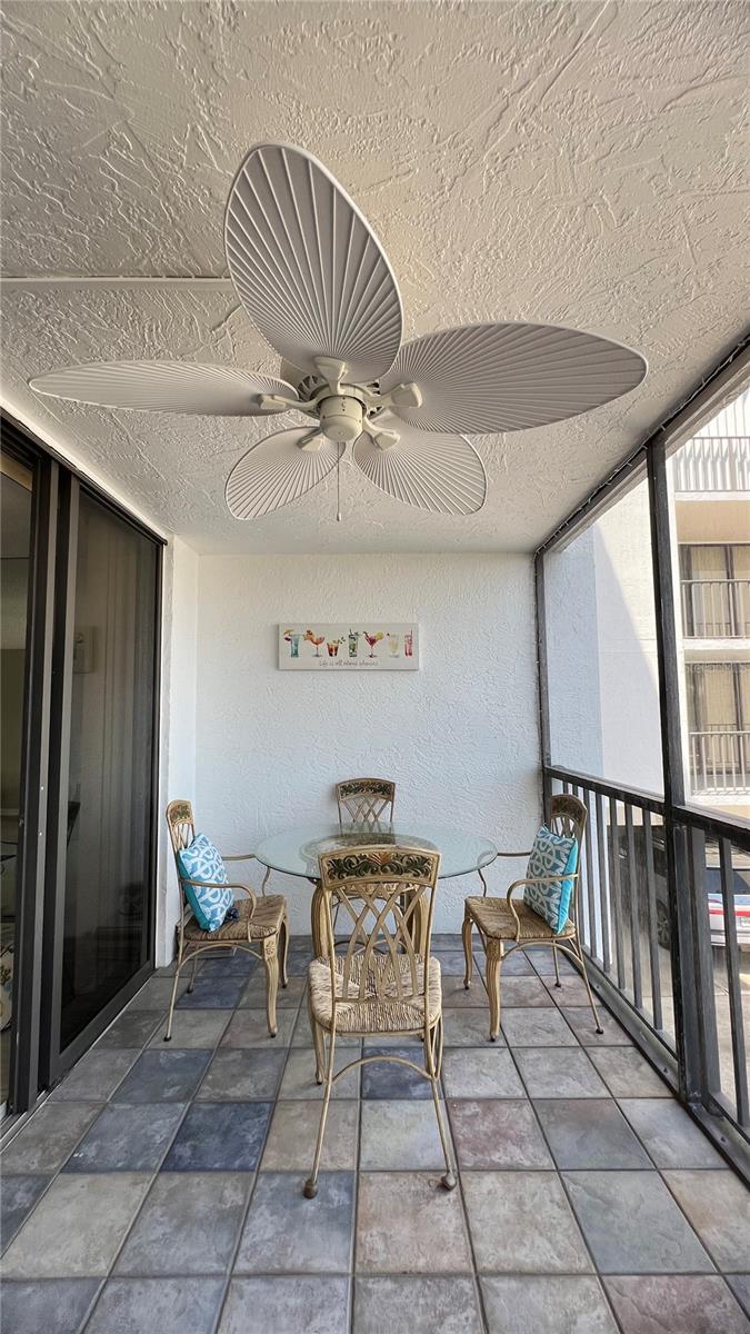 Screened patio/balcony