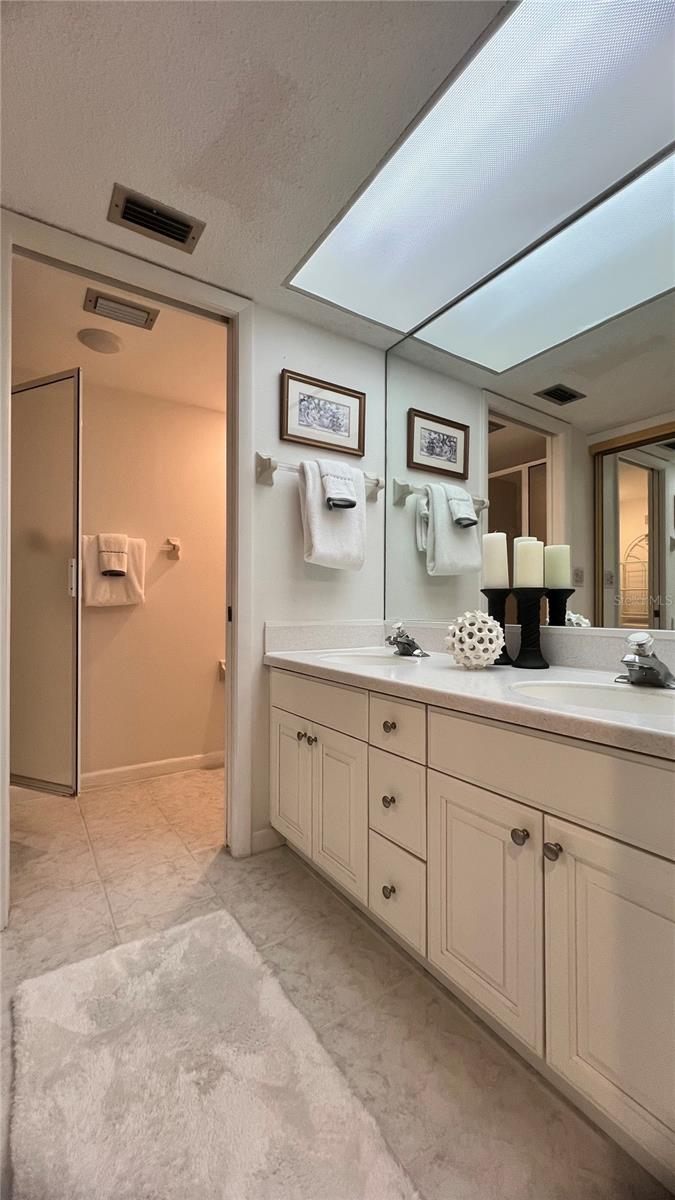 En-suite bathroom to primary bedroom