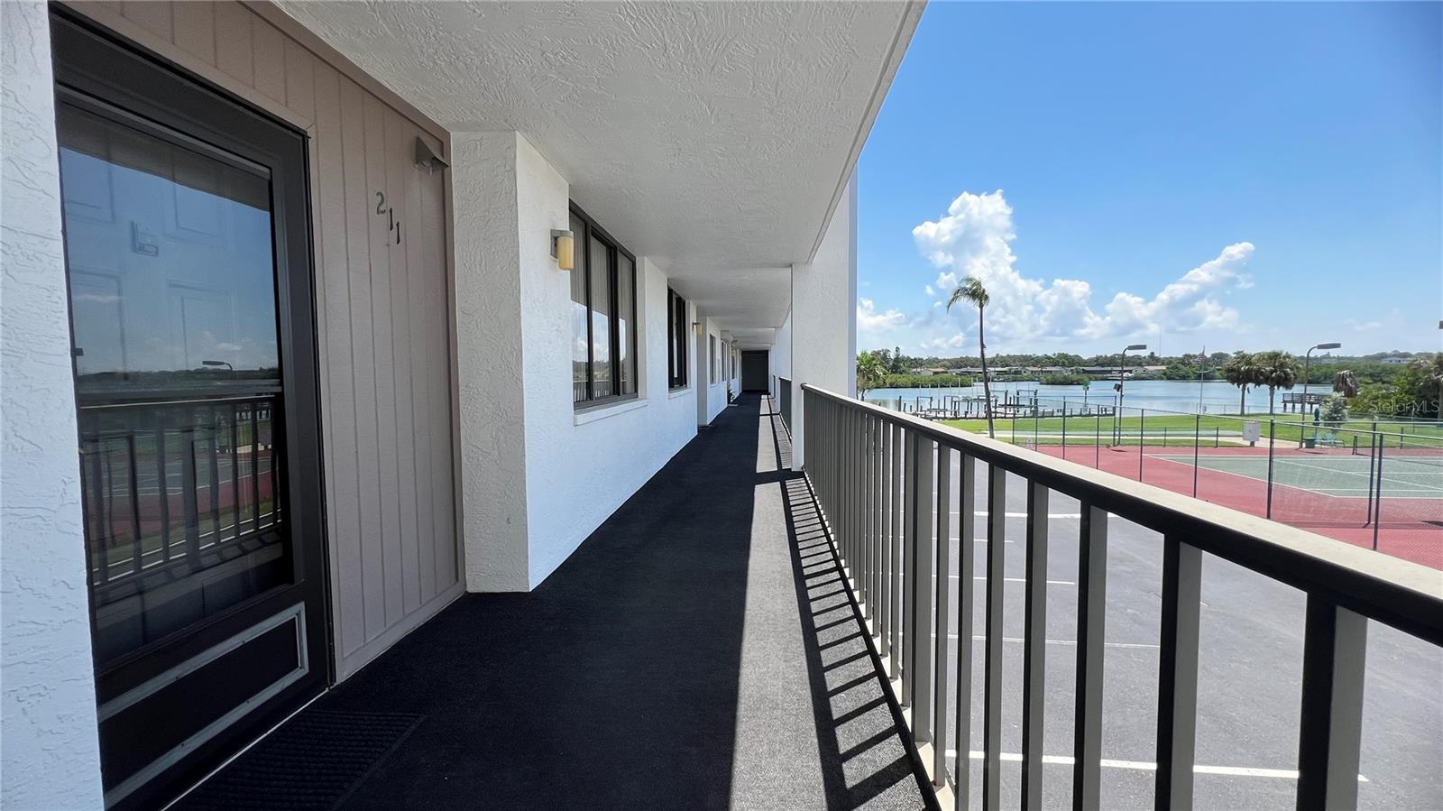 Front entrance unit 211