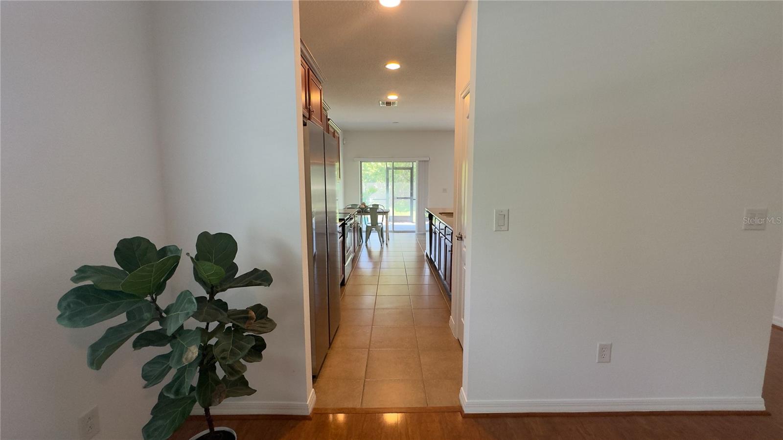 Site line straight to backyard thru the kitchen from the formal dining room