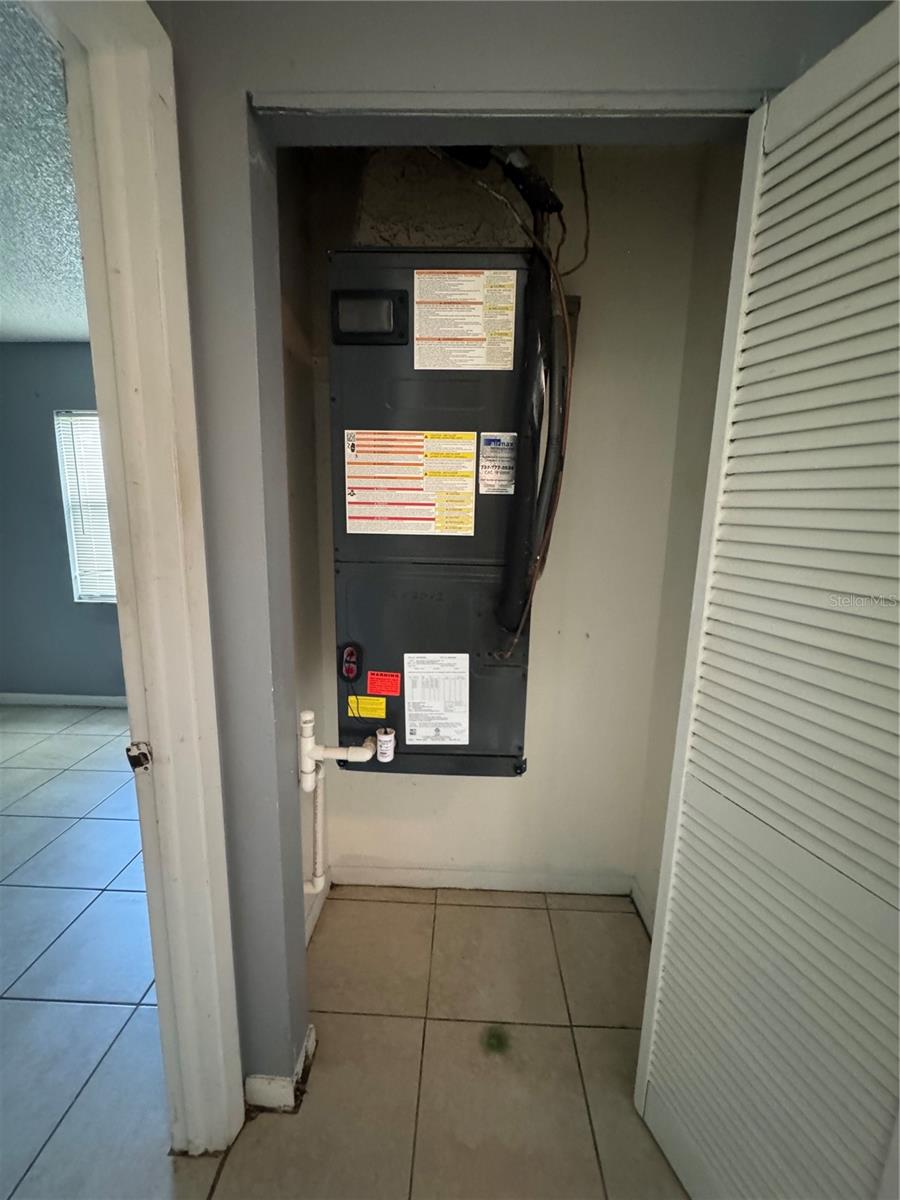 TB8412200