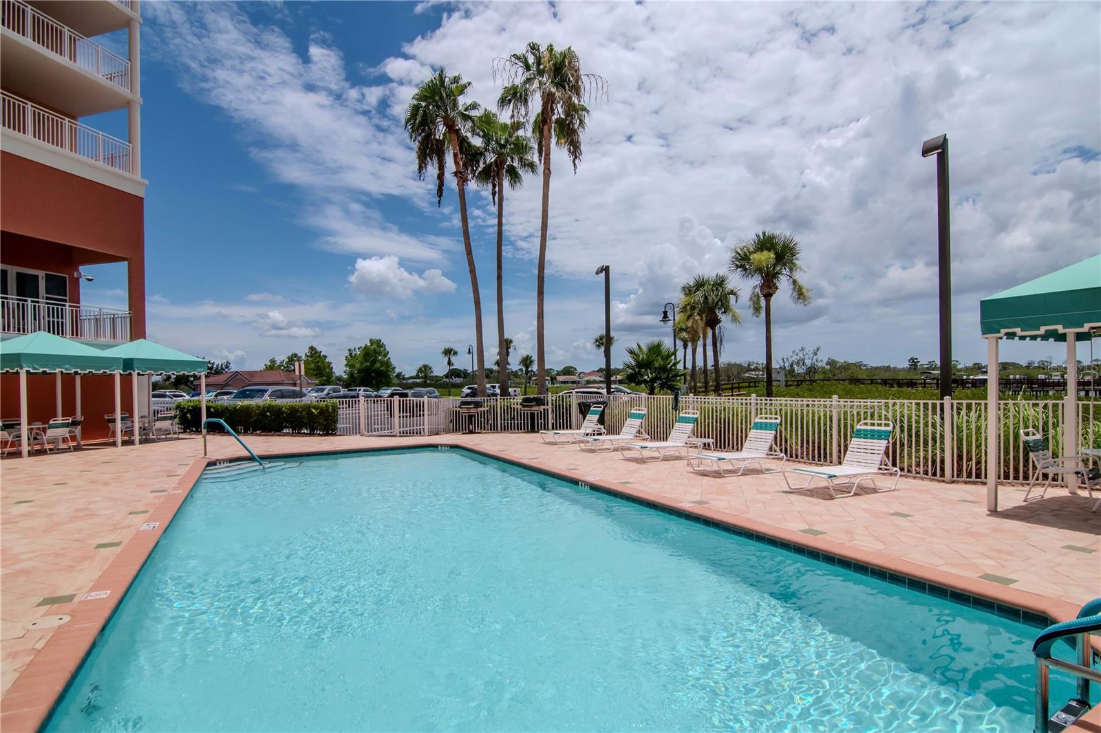Private Community Pool and Spa w/ Gas Grills, Covered Seating, and Water Front Views!!