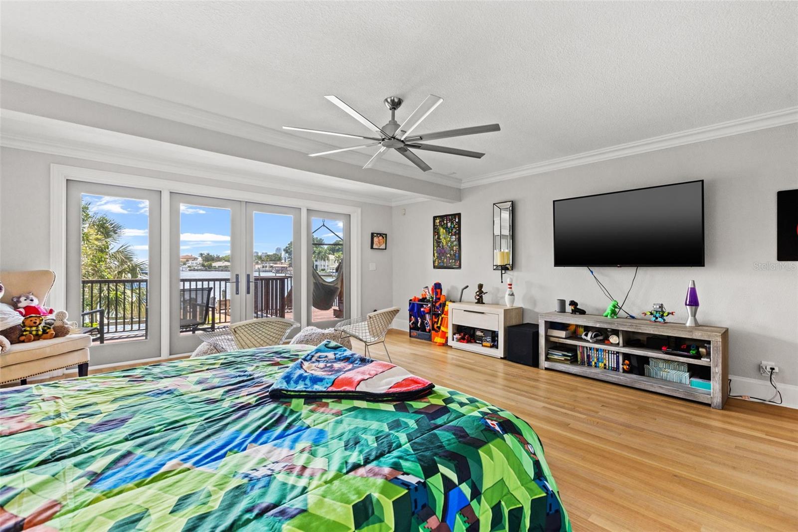 Guest bedroom