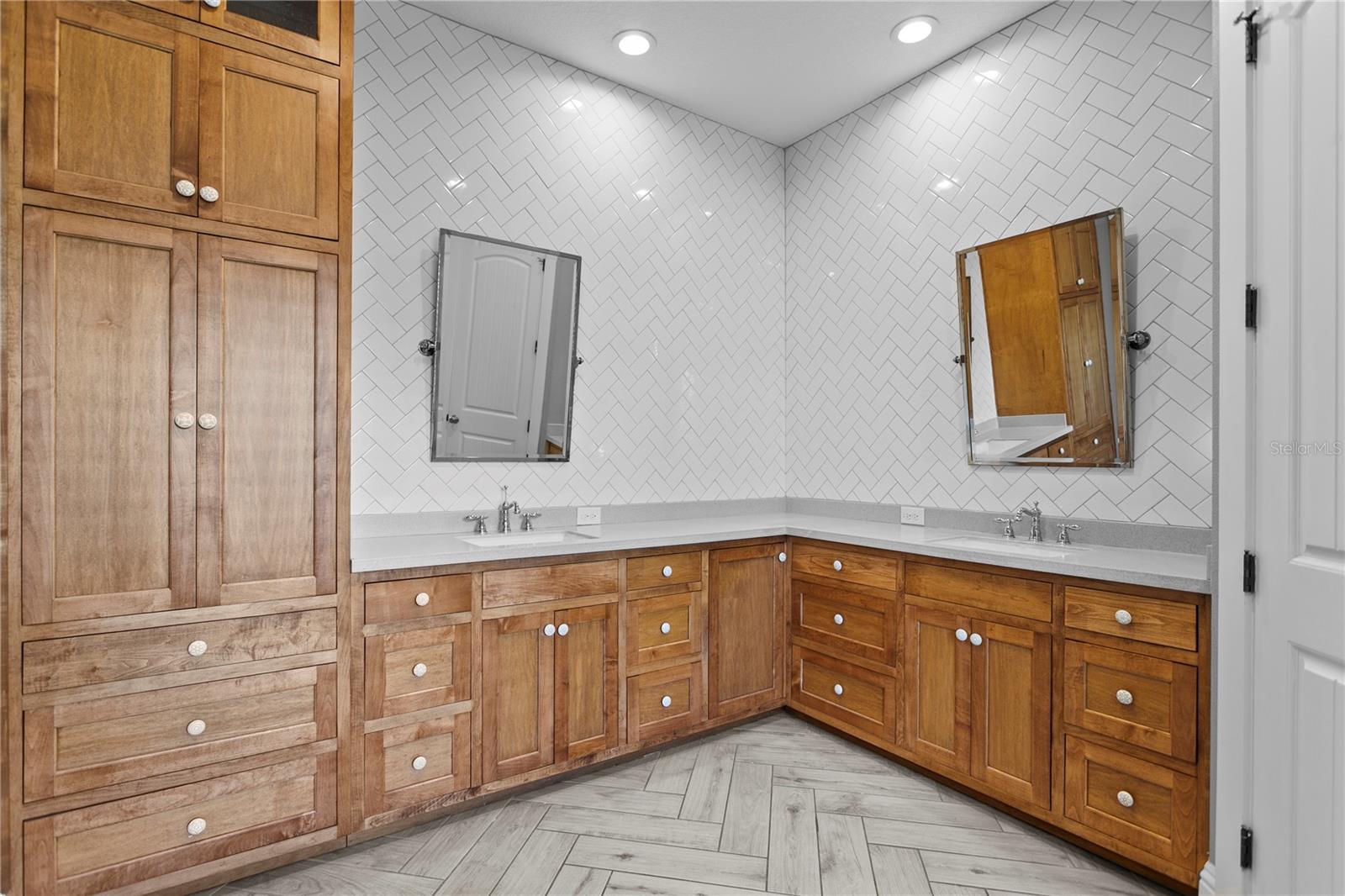 Spa-Like En-Suite Bath!
