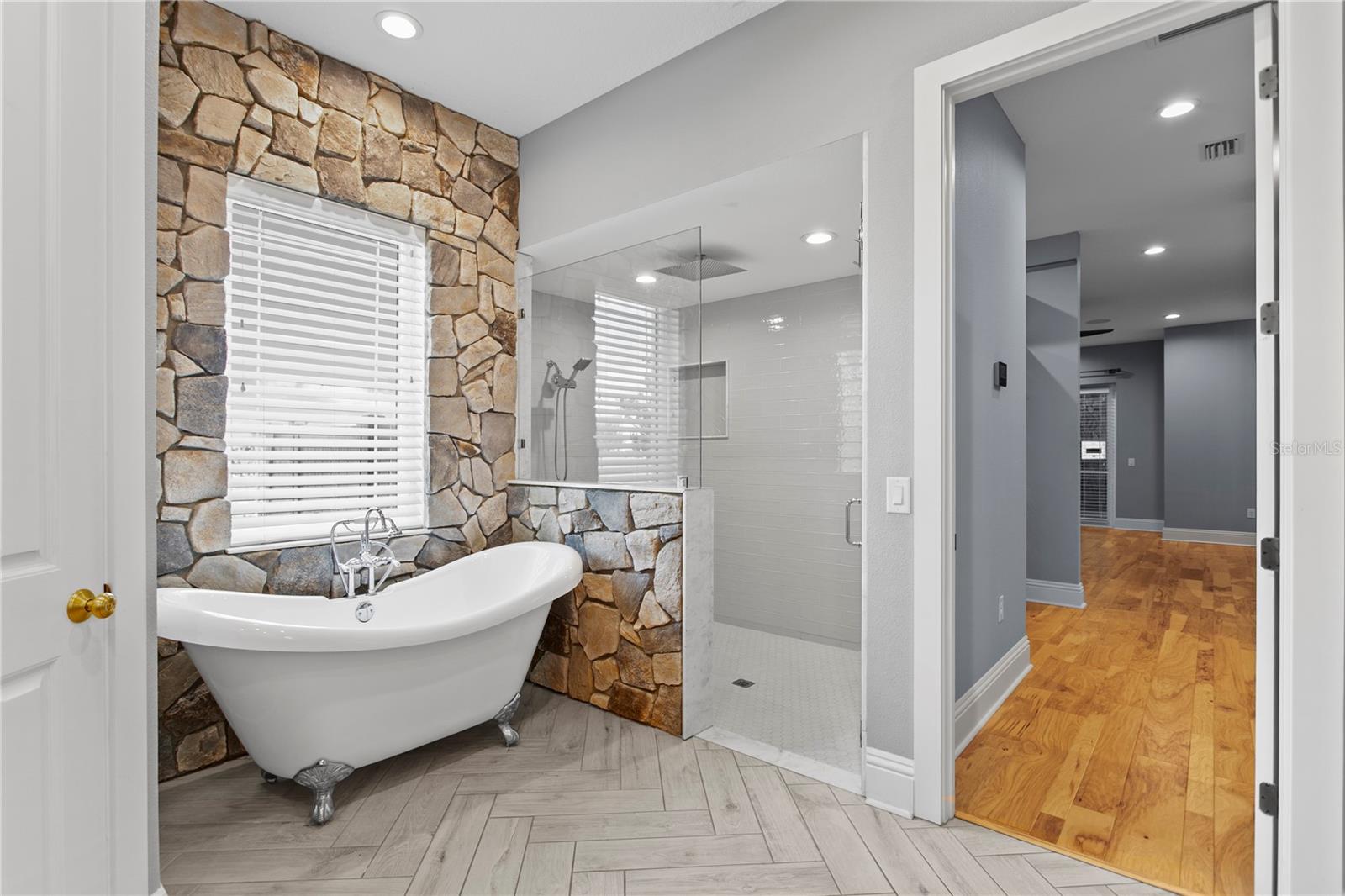 Freestanding Soaking Tub!