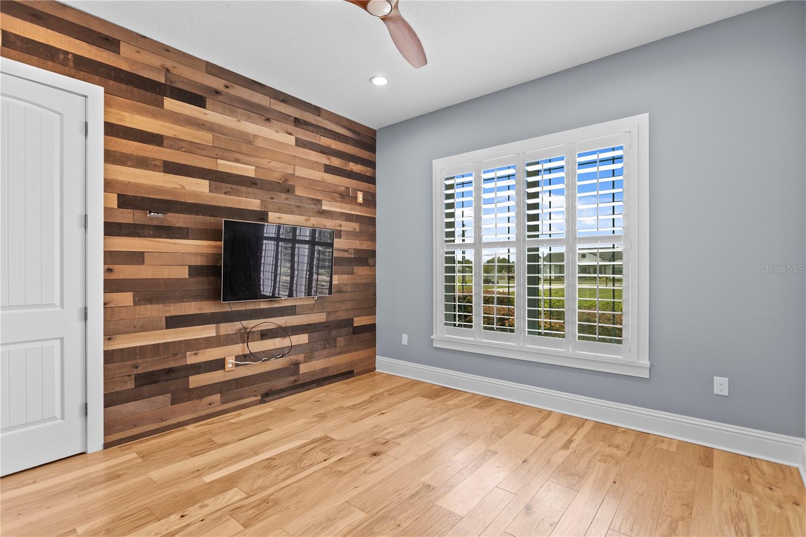 Versatile Bedroom with Flex Use!