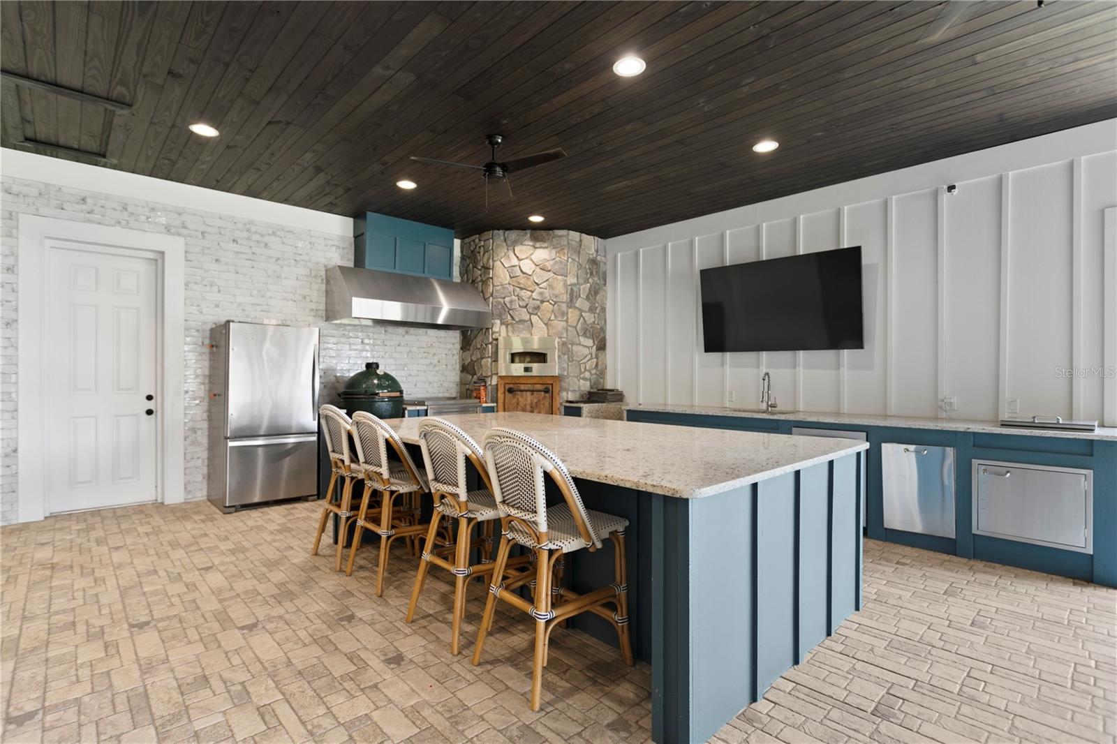 Custom Outdoor Kitchen & Bar!