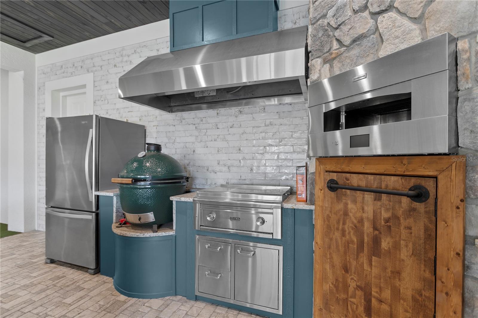 XL Big Green Egg & Flat-Top Grill!
