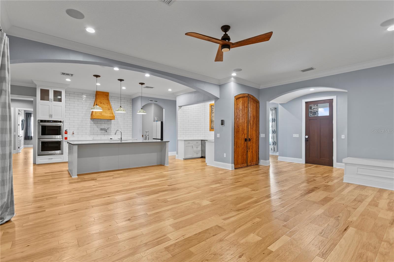 Light-Filled Living Space!