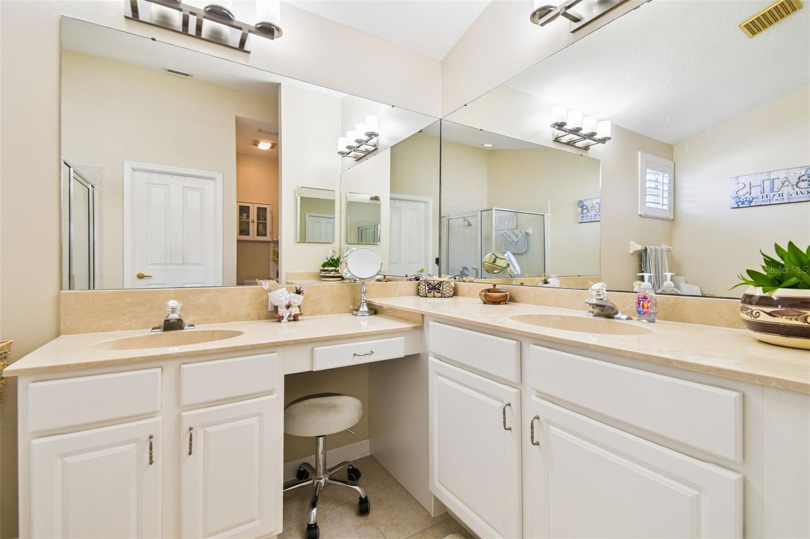 MASTER BATH WITH DOUBLE SINKS