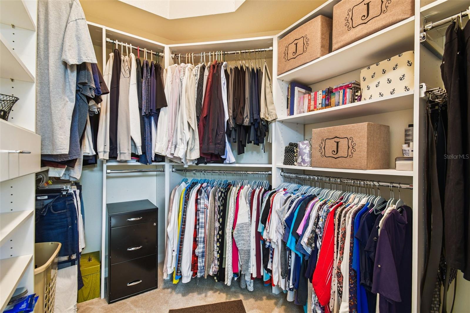 PRIMARY SUITE WALK-IN CLOSET