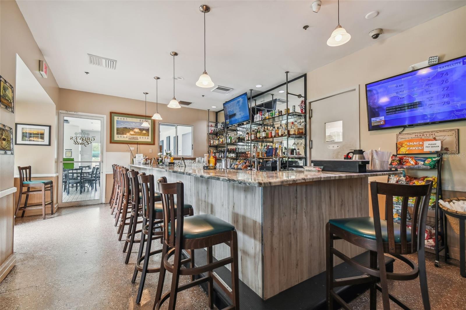 CLUBHOUSE BAR