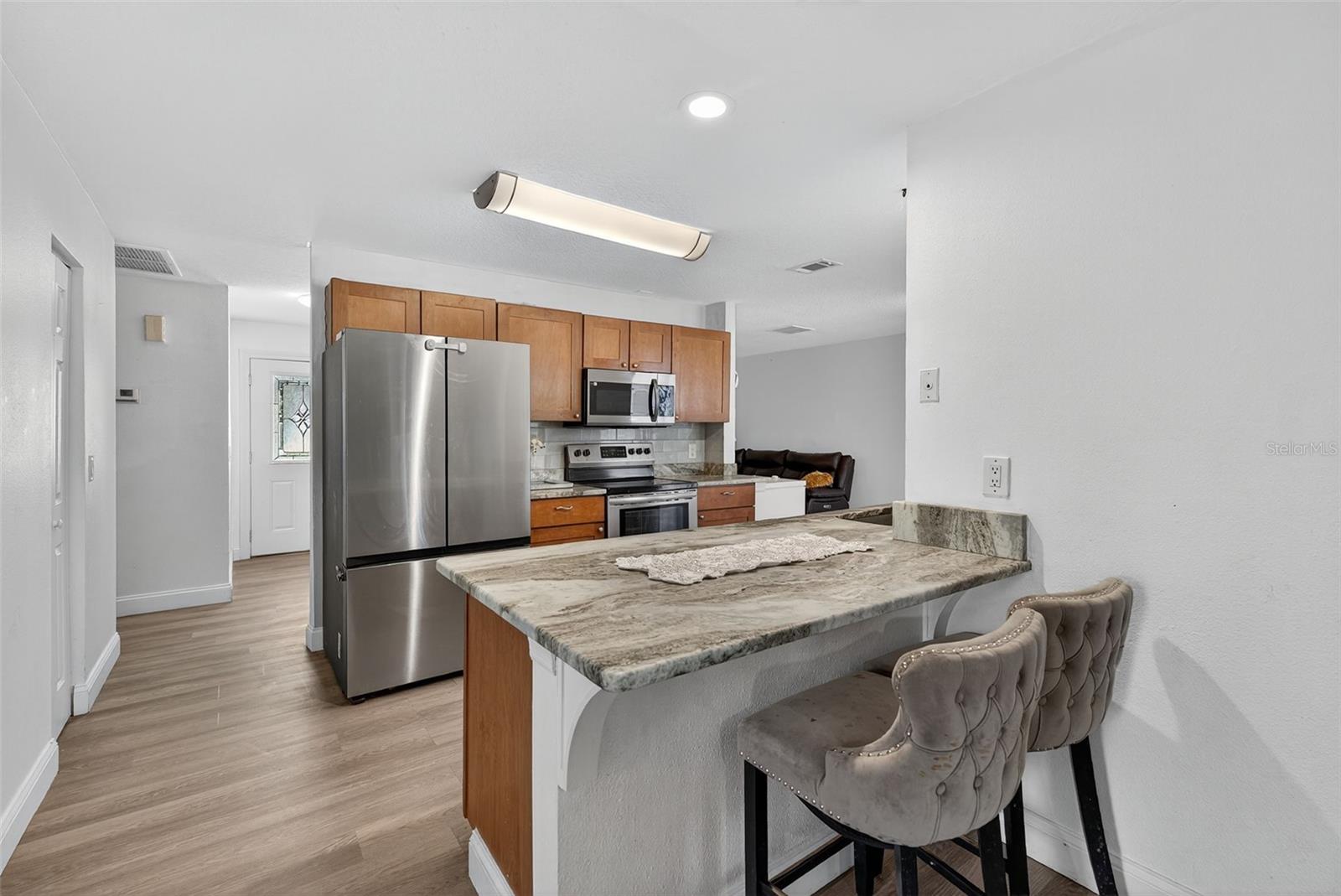 Kitchen w/Breakfast Bar