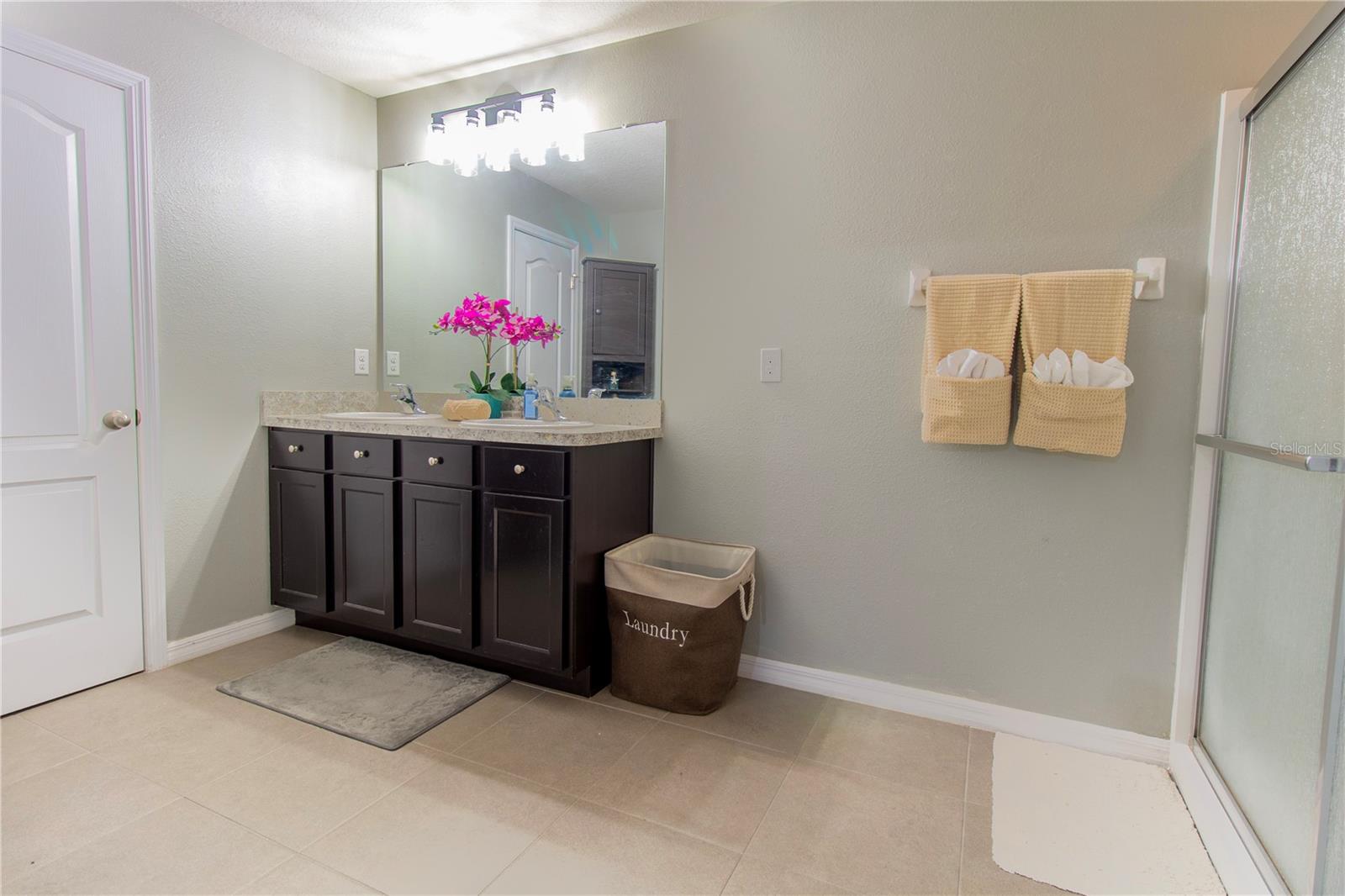 Master bathroom Dual sink