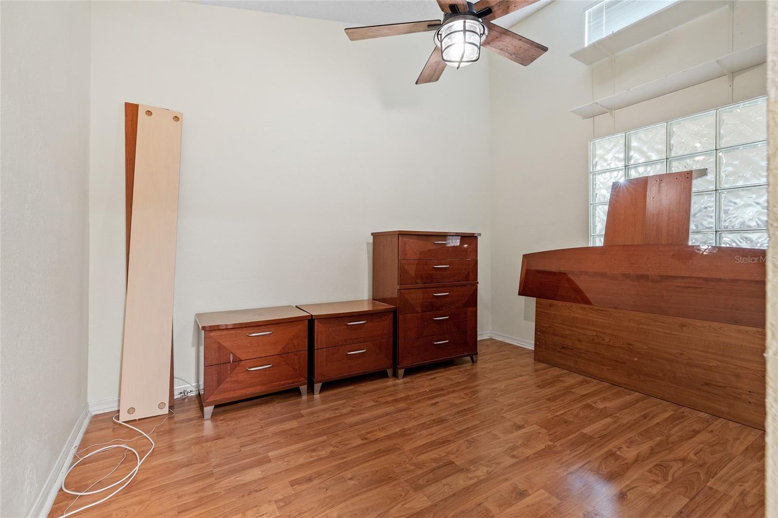Second bedroom.