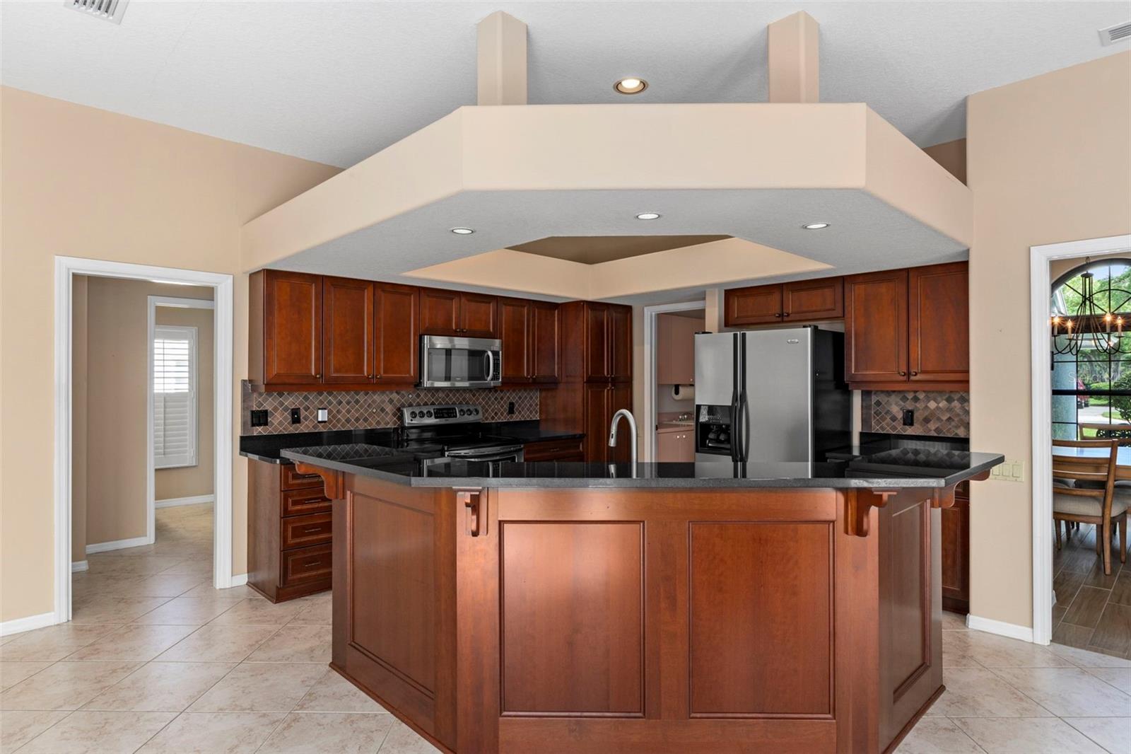 KITCHEN GRANITE COUNTERTOPS