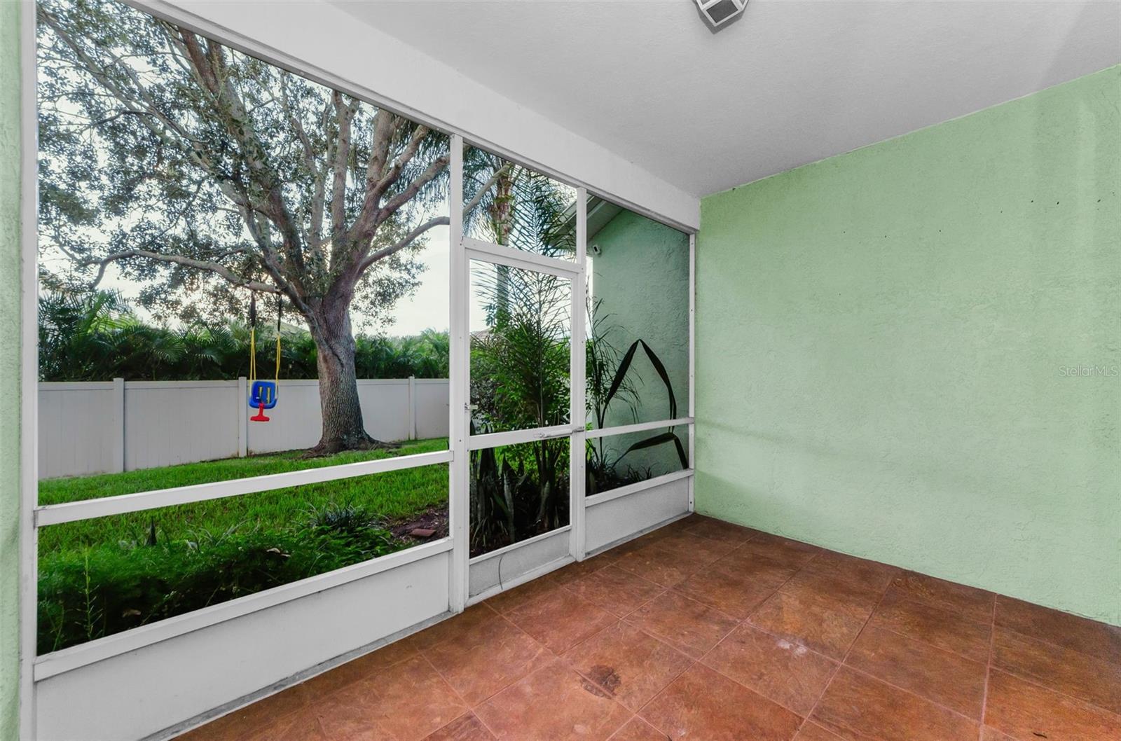 Tiled screened lanai