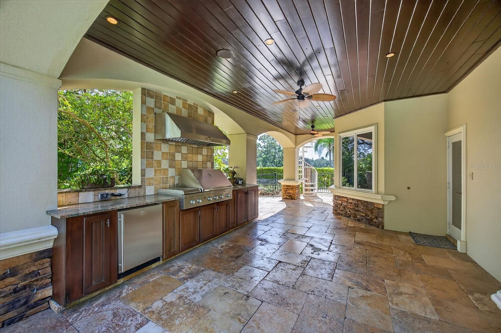 Outdoor Kitchen/Entertaining Area